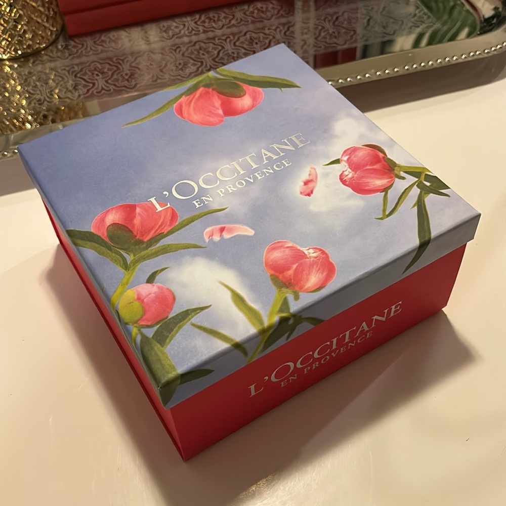 L’Occitane empty box